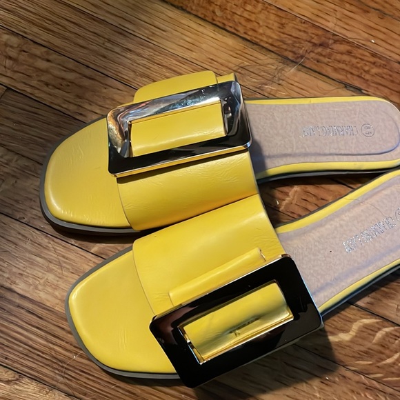 Charming Lady Slides - Picture 5 of 9